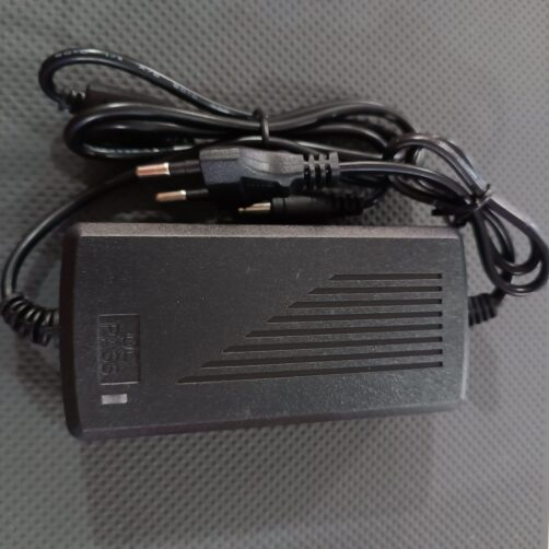 CARGADOR UNIVERSAL 12V 5A CON BATERIA